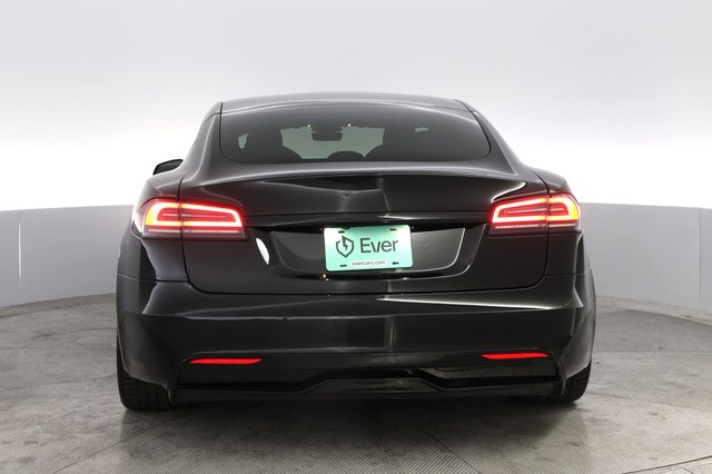 2022 Tesla Model S — photo 12 of 22