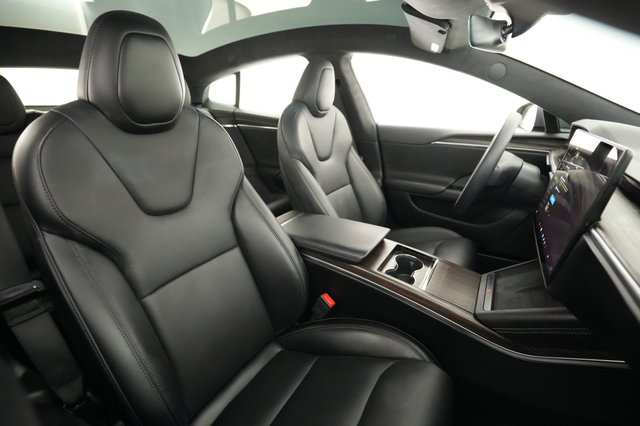 2023 Tesla Model S — photo 18 of 23