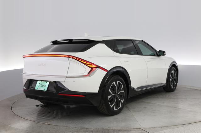 2024 Kia EV6 — photo 2 of 21
