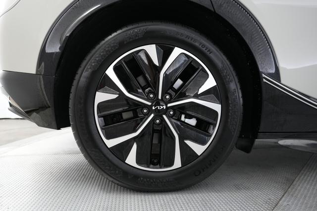 2024 Kia EV6 — photo 7 of 21