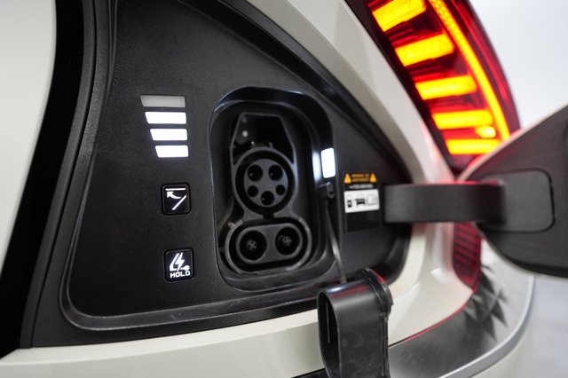 2024 Kia EV6 — photo 8 of 21