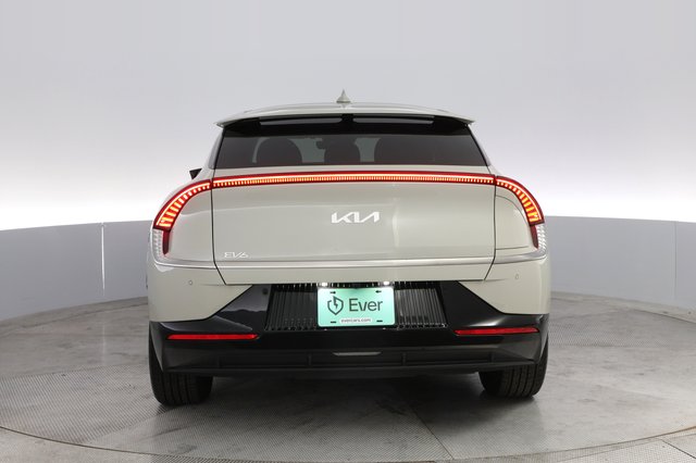 2024 Kia EV6 — photo 12 of 21