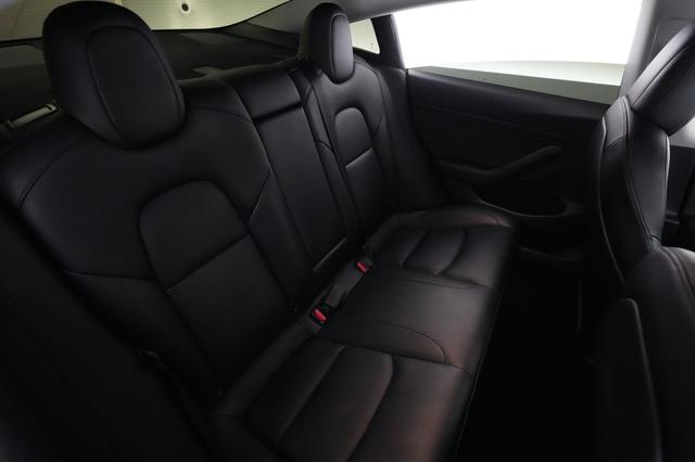 2022 Tesla Model 3 — photo 4 of 22