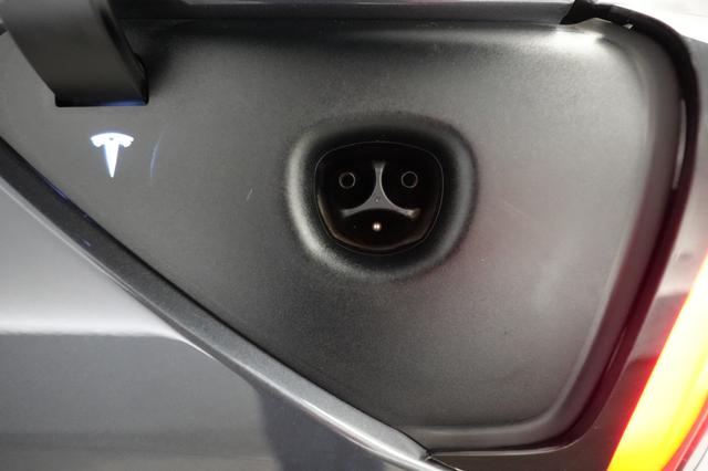 2022 Tesla Model 3 — photo 8 of 22