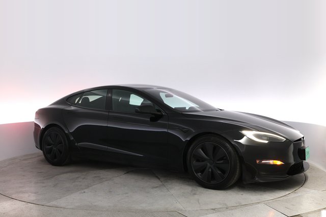 2022 Tesla Model S — photo 11 of 22