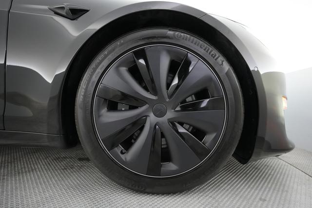 2022 Tesla Model S — photo 7 of 22