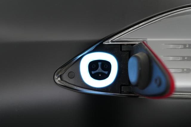 2022 Tesla Model S — photo 8 of 22