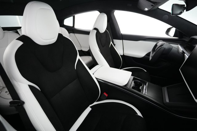 2022 Tesla Model S — photo 18 of 22