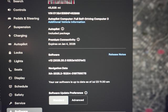 2022 Tesla Model S — photo 5 of 22