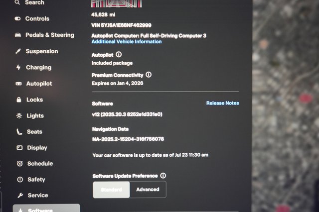 2022 Tesla Model S — photo 5 of 22