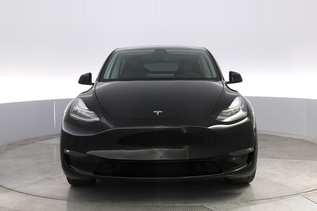 2022 Tesla Model Y — photo 9 of 21