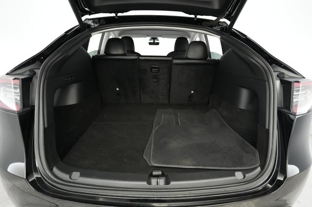 2022 Tesla Model Y — photo 6 of 21