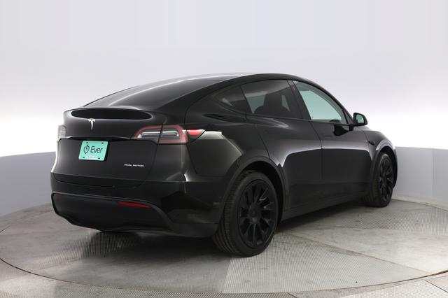 2022 Tesla Model Y — photo 2 of 21