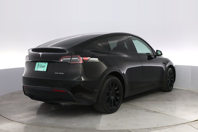 2022 Tesla Model Y — photo 2 of 21