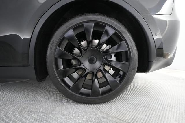 2022 Tesla Model Y — photo 7 of 21