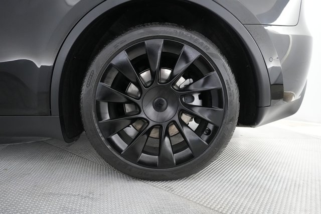 2022 Tesla Model Y — photo 7 of 21