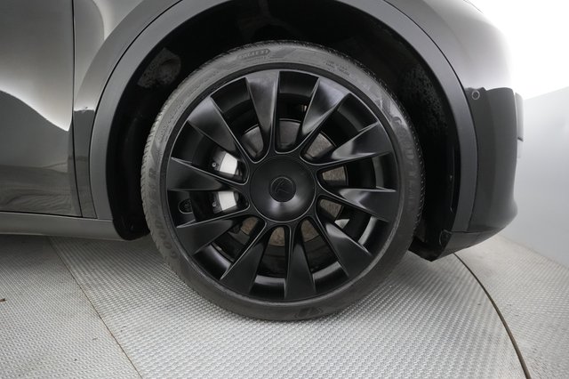 2022 Tesla Model Y — photo 17 of 21