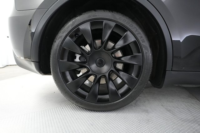 2022 Tesla Model Y — photo 16 of 21