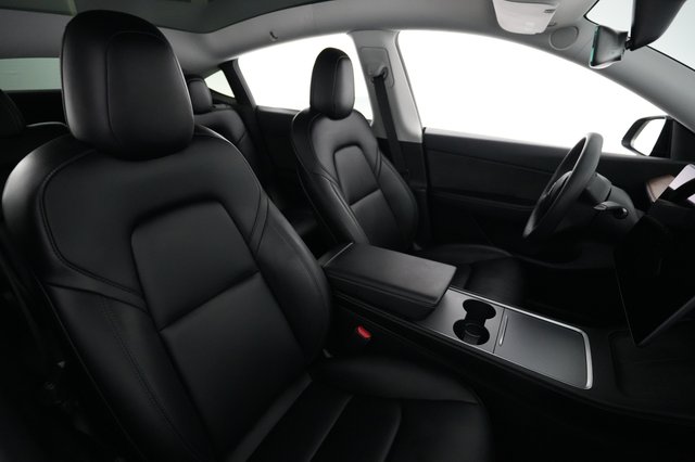 2022 Tesla Model Y — photo 18 of 21