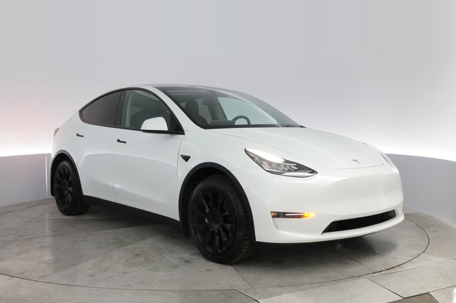 2022 Tesla Model Y — photo 10 of 21