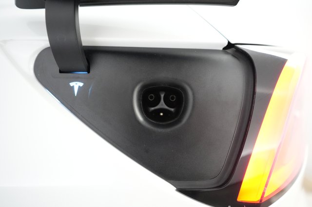 2022 Tesla Model Y — photo 8 of 21