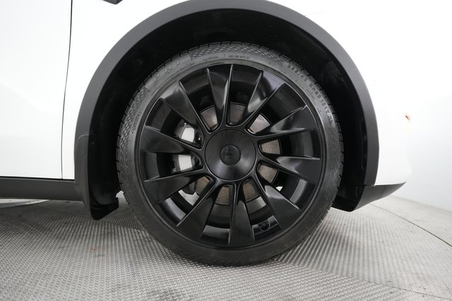 2022 Tesla Model Y — photo 7 of 21