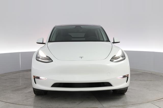 2022 Tesla Model Y — photo 9 of 21