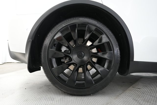 2022 Tesla Model Y — photo 17 of 21