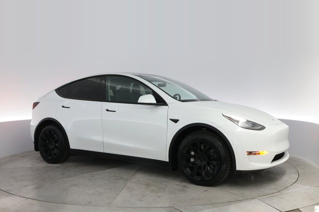 2022 Tesla Model Y — photo 11 of 21