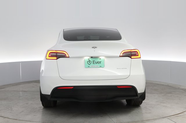 2022 Tesla Model Y — photo 12 of 21