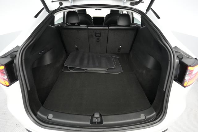 2022 Tesla Model Y — photo 6 of 21