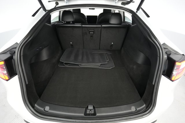 2022 Tesla Model Y — photo 6 of 21