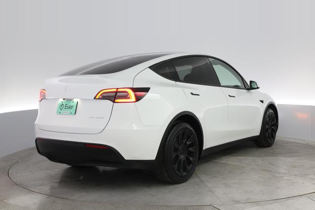 2022 Tesla Model Y — photo 2 of 21