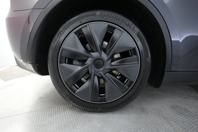 2024 Tesla Model Y — photo 16 of 21