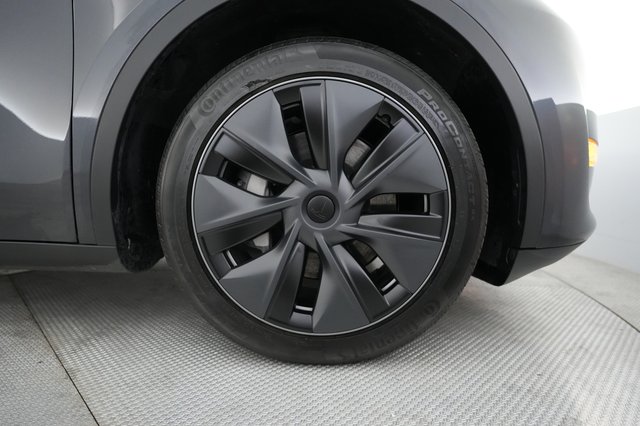 2024 Tesla Model Y — photo 17 of 21