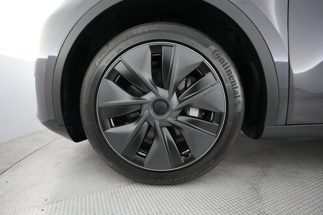 2024 Tesla Model Y — photo 15 of 21