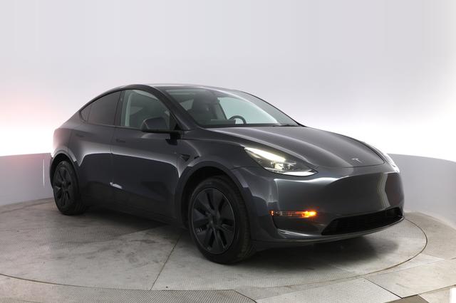 2024 Tesla Model Y — photo 10 of 21