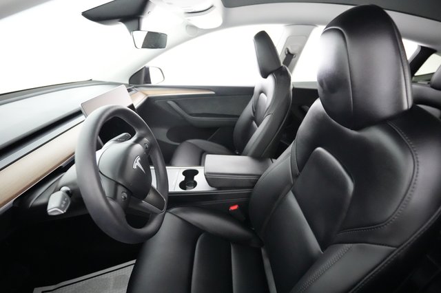 2024 Tesla Model Y — photo 3 of 21