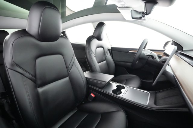 2024 Tesla Model Y — photo 18 of 21