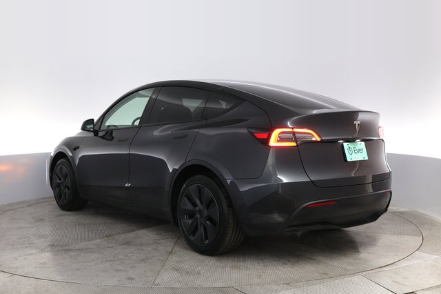 2024 Tesla Model Y — photo 13 of 21