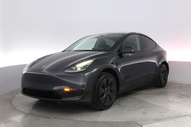 2024 Tesla Model Y — VIN 7SAYGDEDXRF120374