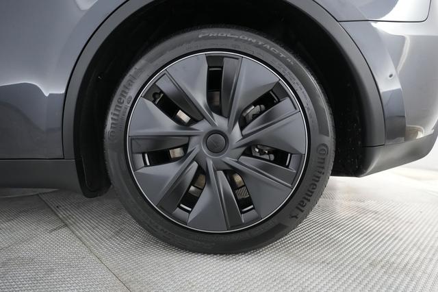 2024 Tesla Model Y — photo 7 of 21