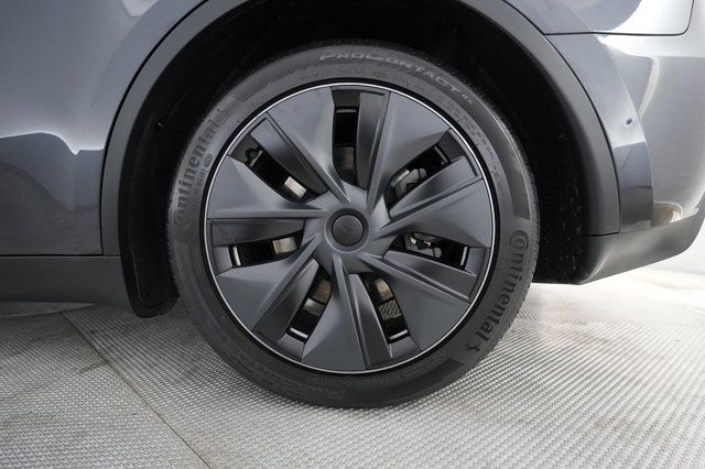 2024 Tesla Model Y — photo 7 of 21