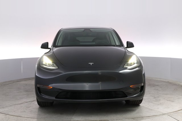 2024 Tesla Model Y — photo 9 of 21