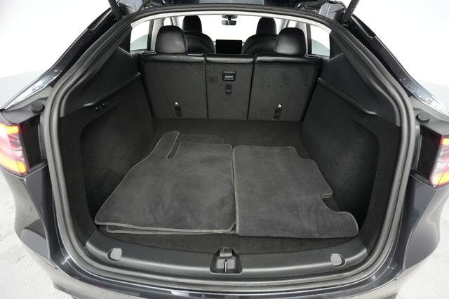2024 Tesla Model Y — photo 6 of 21