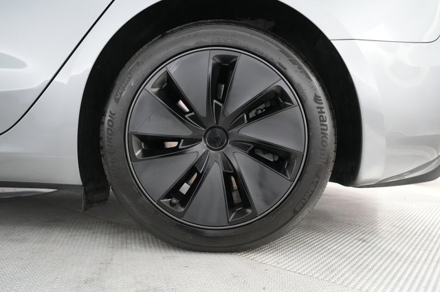 2025 Tesla Model 3 — photo 17 of 24