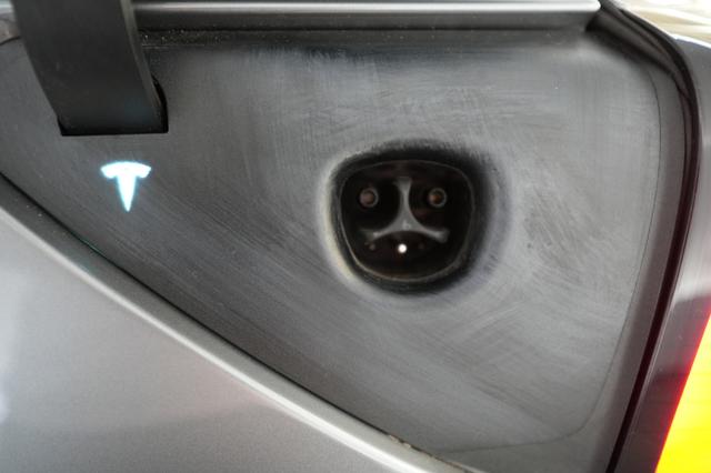 2025 Tesla Model 3 — photo 8 of 24