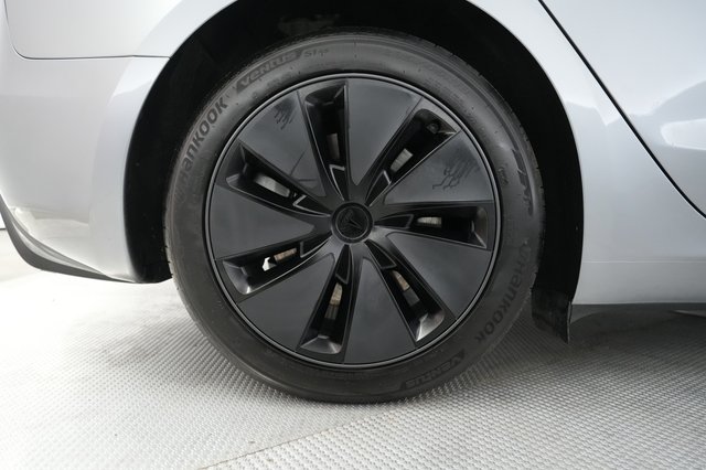 2025 Tesla Model 3 — photo 15 of 24