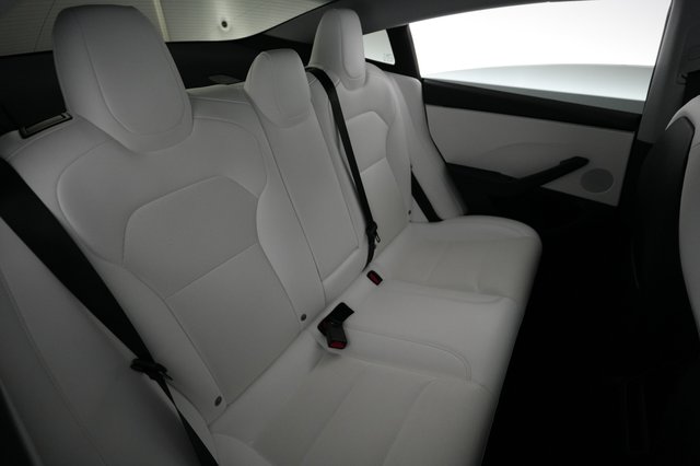 2025 Tesla Model 3 — photo 4 of 24