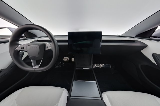 2025 Tesla Model 3 — photo 21 of 24